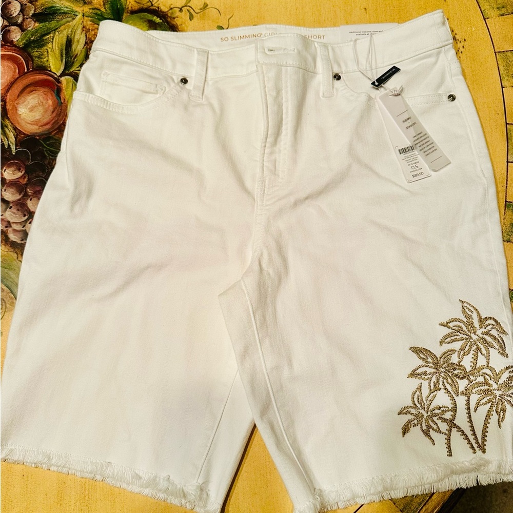 🎁NWT Chico’s White Denim Shorts Gold Detail 6🎁